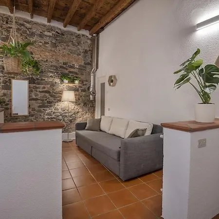 Lägenhet Stone Tower - 5 Minuti Dal Centro Storico Como